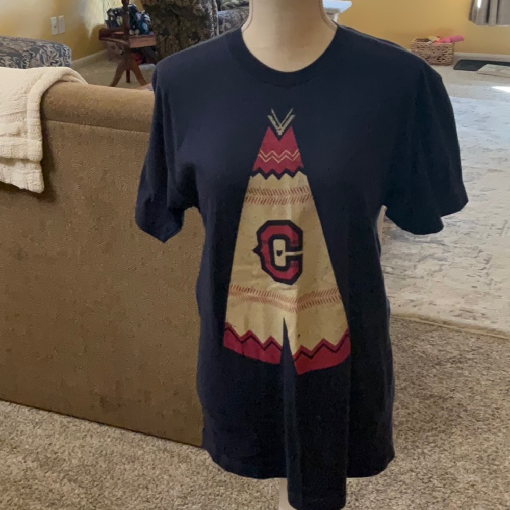 Men’s Size Medium Cleveland Indians Tee, Great Condition!